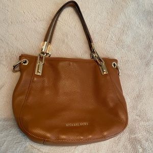 Michael Kors bag, like new, no defects - used once. Comes with strap.